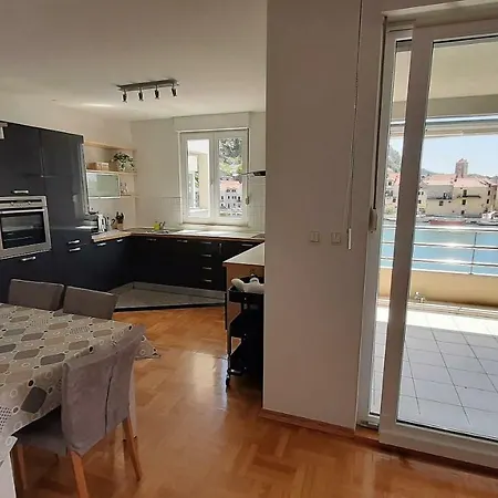Mitra Zonata Pink Apartmán Omiš