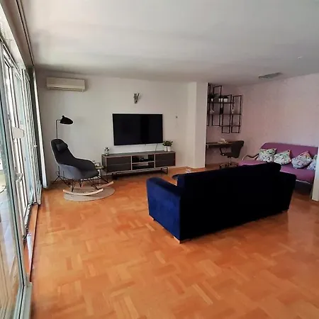 Mitra Zonata Pink Apartmán Omiš